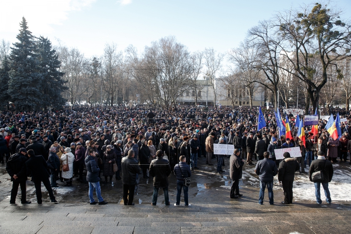 Cele două mitinguri din centrul Capitalei: Cifre şi atitudini  