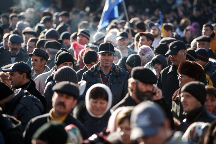 "Ne-am săturat de haos". 70 DE MII de oameni au cerut un premier capabil să conducă ţara (FOTOREPORT)