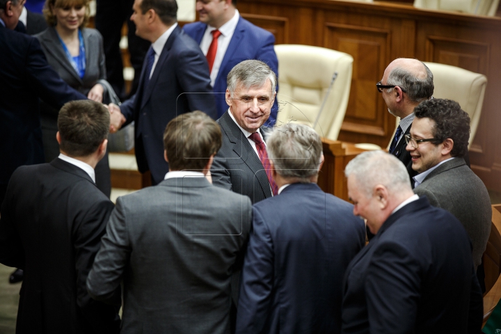 TENTATIVĂ EŞUATĂ din LIPSĂ DE CVORUM! Guvernul Sturza nu a fost votat în Parlament (FOTOREPORT)