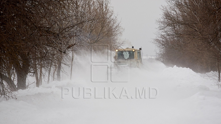 SITUAŢIA LA MOMENT: 34 de localităţi RĂMÂN BLOCATE din cauza ninsorii 