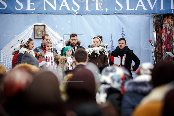 Cete de colindători au evoluat la un festival de colinde la Mănăstirea Ţigăneşti (GALERIE FOTO)