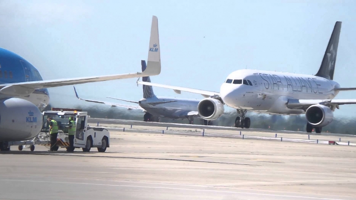 Un Boeing 757-200 a aterizat de urgență la Tokyo. În cabină a fost simţit miros de fum