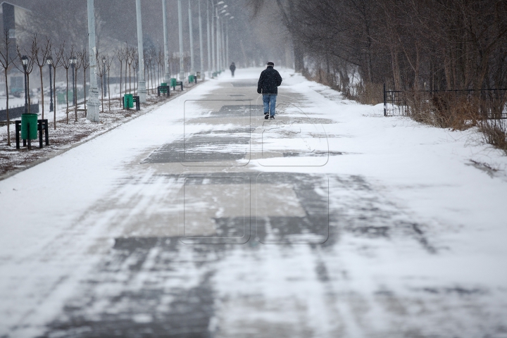 Chişinăul sub zăpadă. Imagini frumoase surprinse de fotograful Publika (FOTOREPORT)   