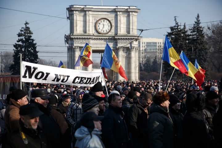 A doua zi de proteste în Chișinău. Usatîi, Dodon şi Năstase s-au unit (FOTOREPORT)