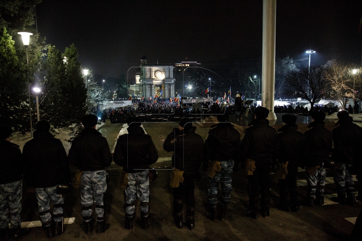 A doua zi de proteste în Chișinău. Usatîi, Dodon şi Năstase s-au unit (FOTOREPORT)