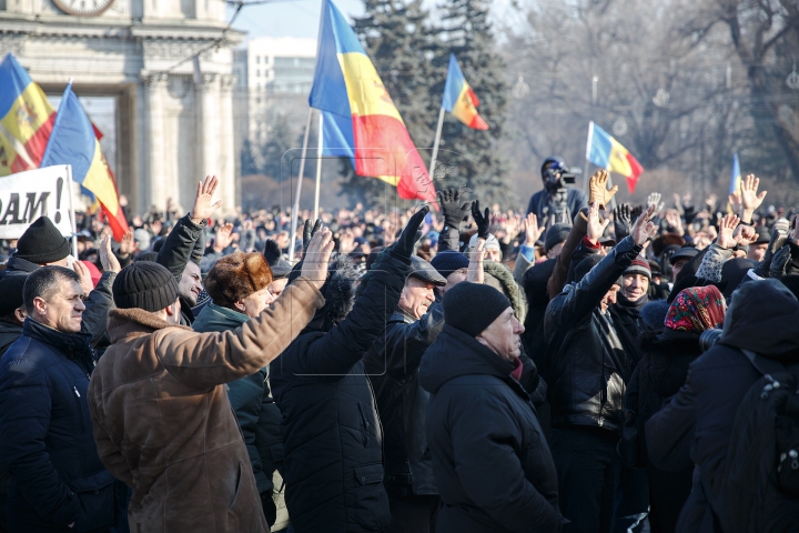 A doua zi de proteste în Chișinău. Usatîi, Dodon şi Năstase s-au unit (FOTOREPORT)