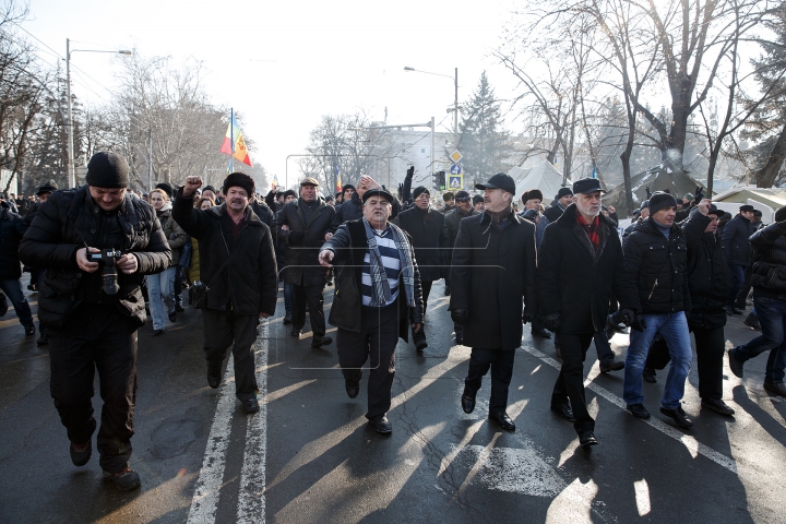 A doua zi de proteste în Chișinău. Usatîi, Dodon şi Năstase s-au unit (FOTOREPORT)