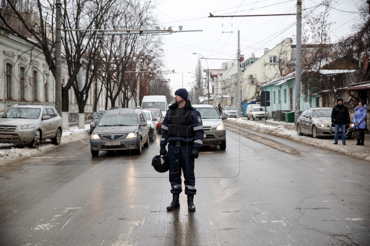 Protestatarii au făcut presiuni la televiziunea naţională (FOTOREPORT)