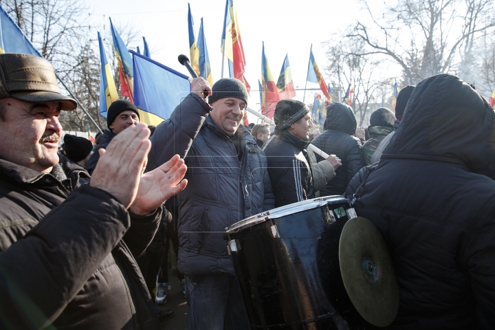 A doua zi de proteste în Chișinău. Usatîi, Dodon şi Năstase s-au unit (FOTOREPORT)