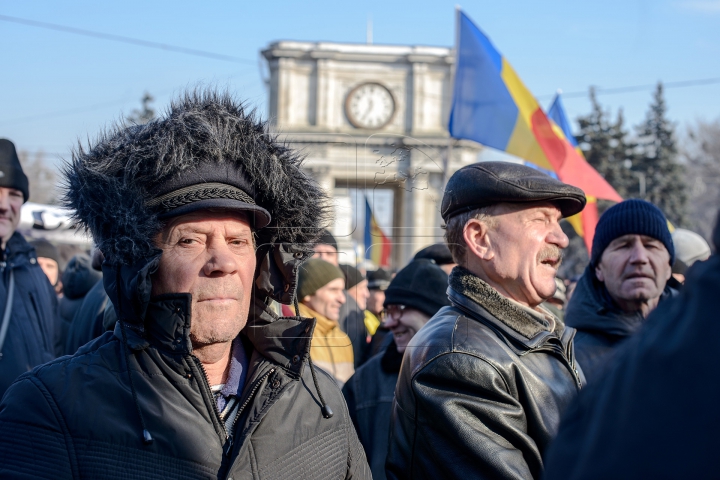 A doua zi de proteste în Chișinău. Usatîi, Dodon şi Năstase s-au unit (FOTOREPORT)