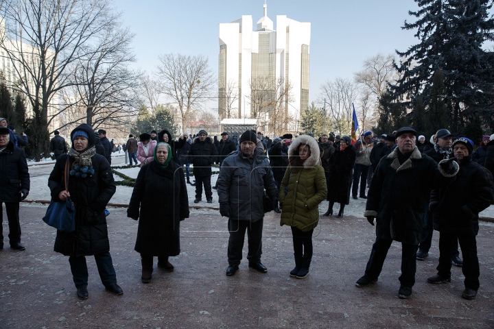 A doua zi de proteste în Chișinău. Usatîi, Dodon şi Năstase s-au unit (FOTOREPORT)