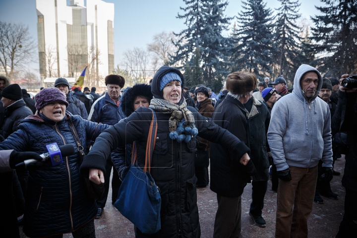 A doua zi de proteste în Chișinău. Usatîi, Dodon şi Năstase s-au unit (FOTOREPORT)