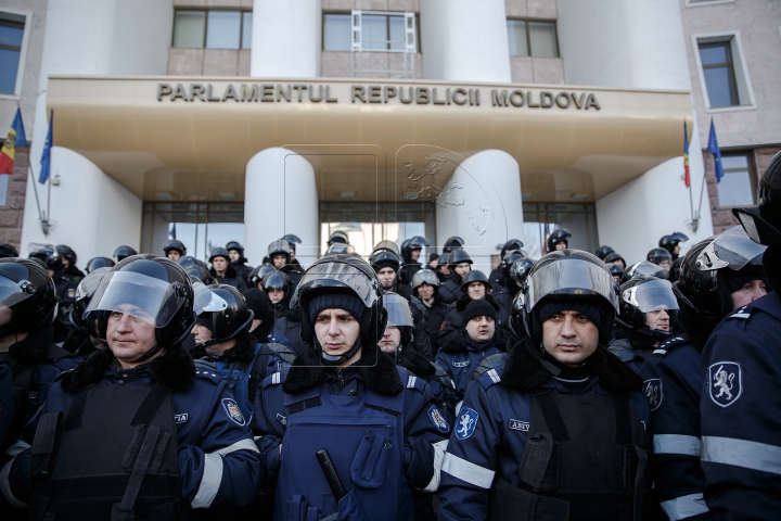 A doua zi de proteste în Chișinău. Usatîi, Dodon şi Năstase s-au unit (FOTOREPORT)