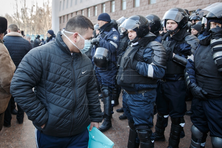 A doua zi de proteste în Chișinău. Usatîi, Dodon şi Năstase s-au unit (FOTOREPORT)