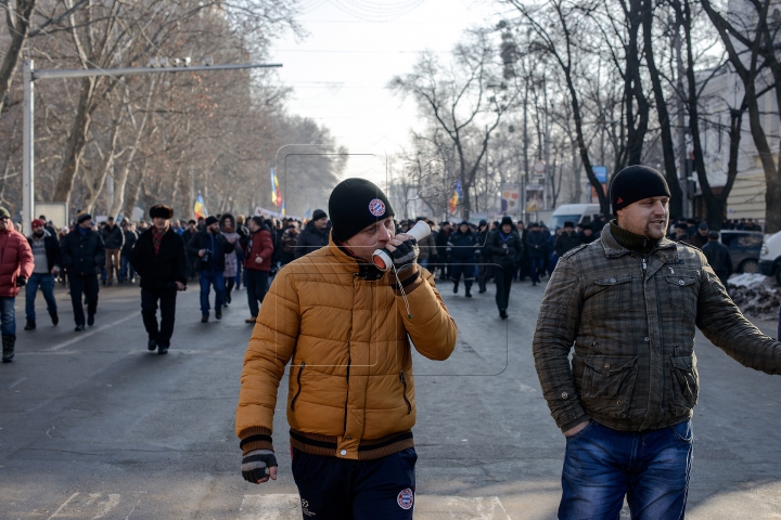 A doua zi de proteste în Chișinău. Usatîi, Dodon şi Năstase s-au unit (FOTOREPORT)