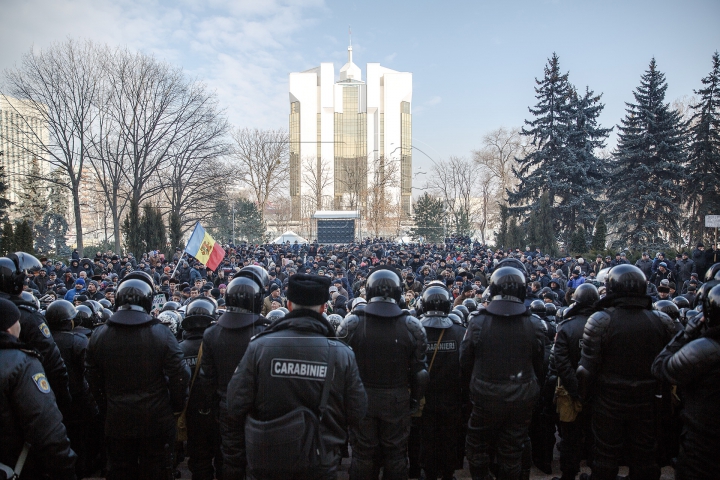 A doua zi de proteste în Chișinău. Usatîi, Dodon şi Năstase s-au unit (FOTOREPORT)