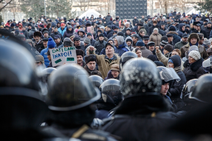 A doua zi de proteste în Chișinău. Usatîi, Dodon şi Năstase s-au unit (FOTOREPORT)