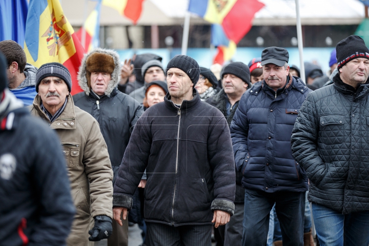 Protestatarii au făcut presiuni la televiziunea naţională (FOTOREPORT)