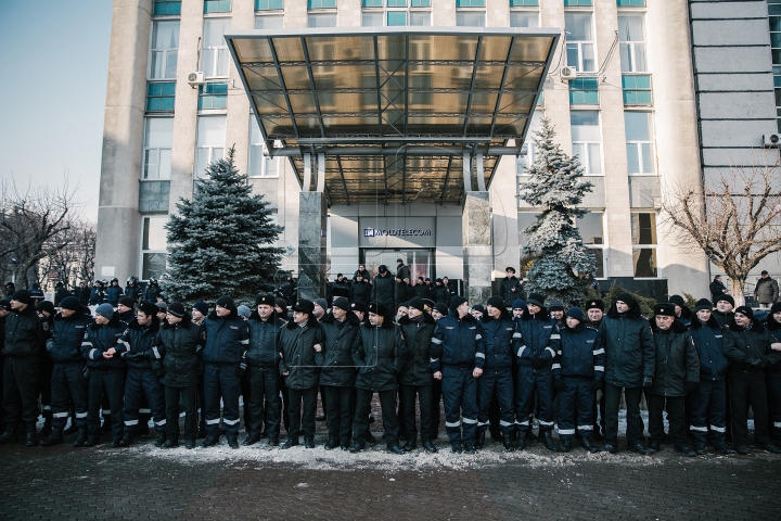 A doua zi de proteste în Chișinău. Usatîi, Dodon şi Năstase s-au unit (FOTOREPORT)