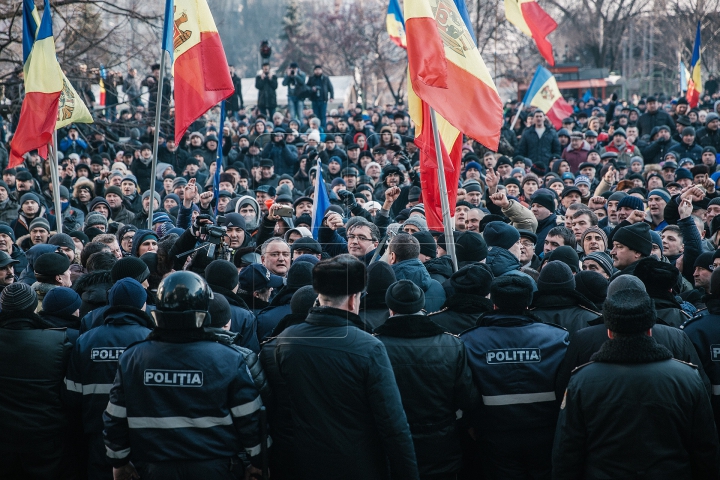 A doua zi de proteste în Chișinău. Usatîi, Dodon şi Năstase s-au unit (FOTOREPORT)