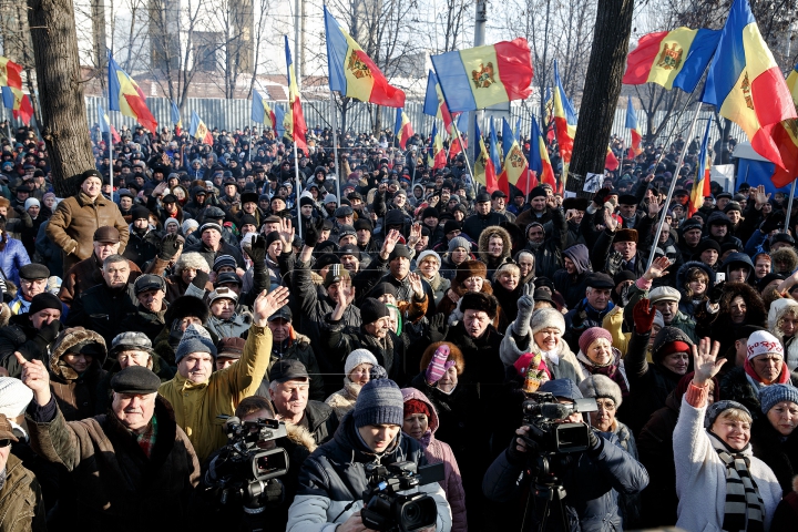 A doua zi de proteste în Chișinău. Usatîi, Dodon şi Năstase s-au unit (FOTOREPORT)