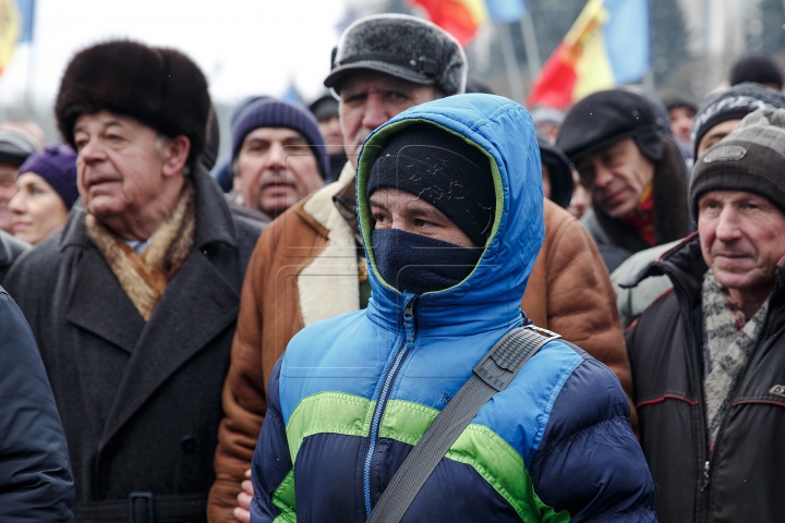 Protestatarii au făcut presiuni la televiziunea naţională (FOTOREPORT)