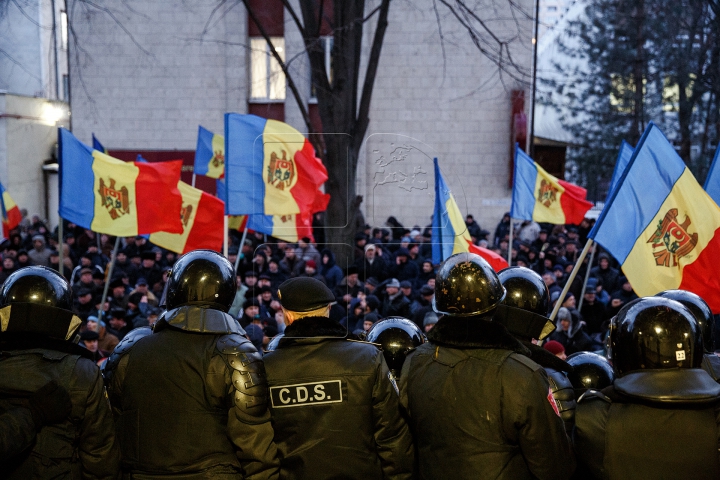 FOTOREPORT: PROTESTE ÎN FAȚA PARLAMENTULUI 20 ianuarie 2016