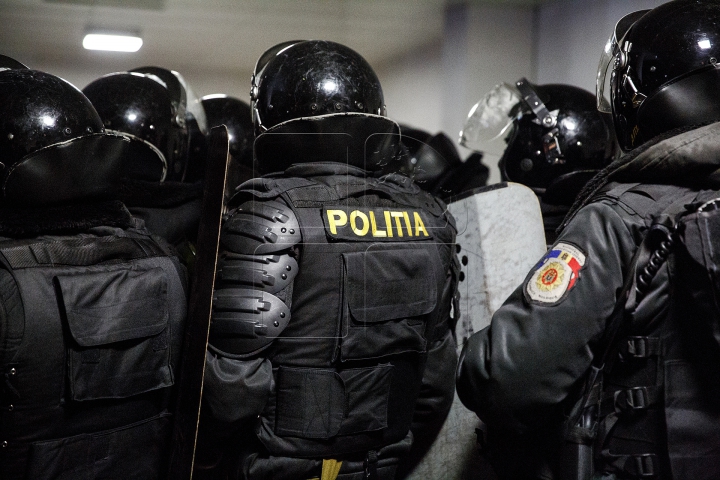 FOTOREPORT: PROTESTE ÎN FAȚA PARLAMENTULUI 20 ianuarie 2016