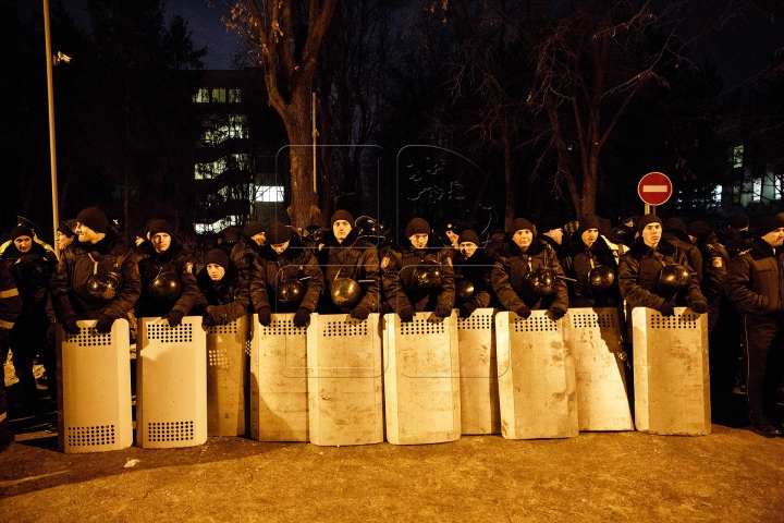 FOTOREPORT: PROTESTE ÎN FAȚA PARLAMENTULUI 20 ianuarie 2016