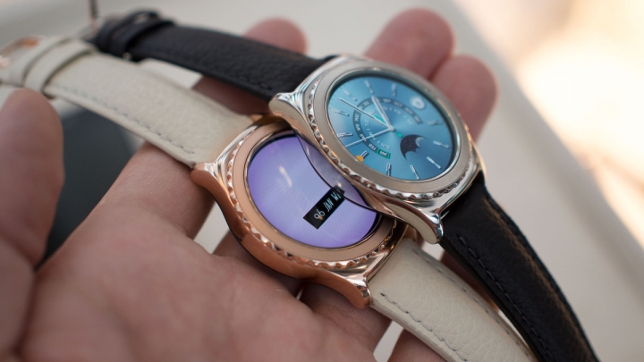 Samsung a lansat două noi versiuni ale ceasului Gear S2 classic. Preţurile te vor ameţi (FOTO)