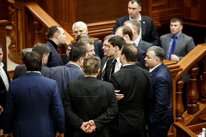 GUVERNUL Pavel Filip a fost învestit în Parlament (FOTOREPORT)