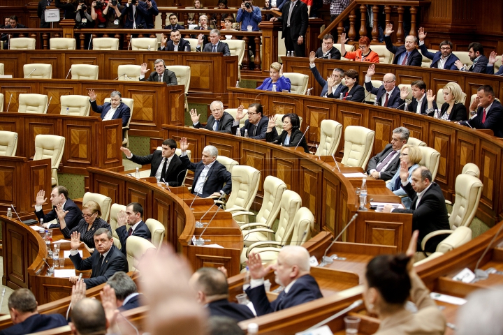 GUVERNUL Pavel Filip a fost învestit în Parlament (FOTOREPORT)