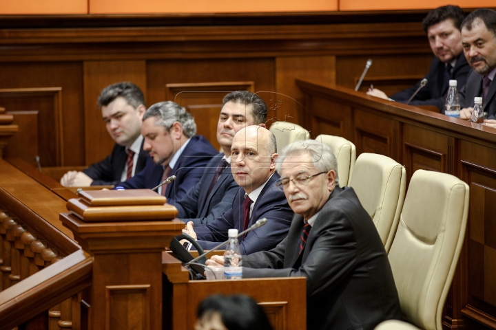 GUVERNUL Pavel Filip a fost învestit în Parlament (FOTOREPORT)