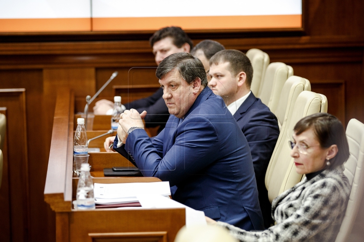 GUVERNUL Pavel Filip a fost învestit în Parlament (FOTOREPORT)