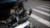 ACCIDENT pe strada Munceşti: Un şofer, în stare de şoc după ce s-a izbit cu maşina într-un stâlp (VIDEO)