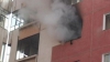 INCENDIU în Capitală! Momentul în care FUMUL DENS iese dintr-un apartament (VIDEO)