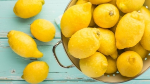 EXPERIMENT: Ce se întâmplă dacă lași o lămâie în cuptorul cu microunde (VIDEO)