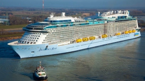 VALURI DE 9 METRI ȘI VÂNT PUTERNIC. Croazieră de GROAZĂ pentru 6.000 de pasageri ai unei nave (VIDEO)  