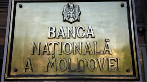 VESTE BUNĂ de la BNM. Euro și dolarul scad în raport cu moneda națională 