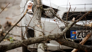 Ghinion pentru un șofer din Capitală! Cum și-a găsit mașina parcată pe marginea drumului