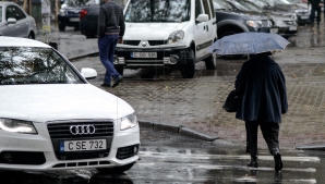 METEO 24 februarie 2016. Vremea caldă se menţine. Nu uitaţi de umbrele