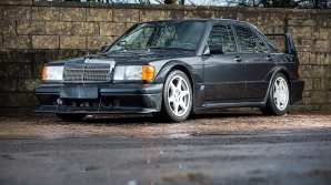 LEGENDĂ DE VÂNZARE! Un Mercedes-Benz rar, scos la licitaţie într-o stare perfectă (FOTO)