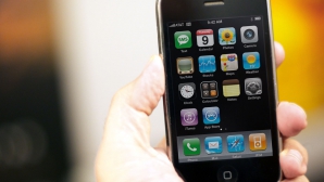 Descoperă ce reprezintă litera ''i'' din cuvântul "iPhone"