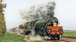  Una dintre cele mai cunoscute locomotive cu aburi din lume a revenit pe şine 