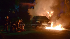 A LUAT FOC DIN MERS! Ce s-a întâmplat pe strada Mihai Viteazul din Chişinău (VIDEO)