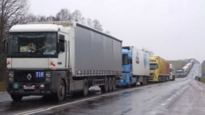 Rusia şi Ucraina au reluat tranzitul camioanelor pe teritoriile celor două ţări