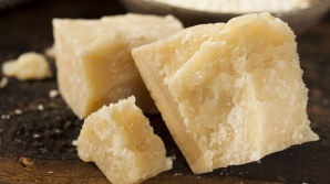 Scandal de proporții în industria alimentară din SUA! Pastă de lemn, în loc de parmezan