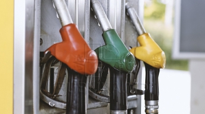 VESTE BUNĂ pentru șoferi! Trei companii micșorează prețurile la benzină și motorină
