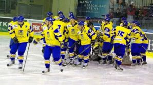 Bătaie la un meci din Mondialul de hochei. Jucătorii şi-au împărţit pumni şi picioare la finalul partidei