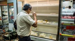 Venezuela, de o lună în stare de urgență economică. Oamenii se bat pentru mâncare